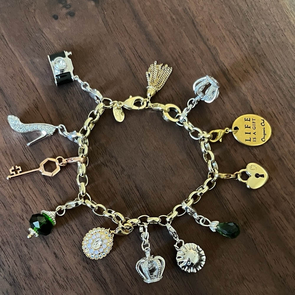 Origami owl bracelet in tone gold and silver/ 12 charms
